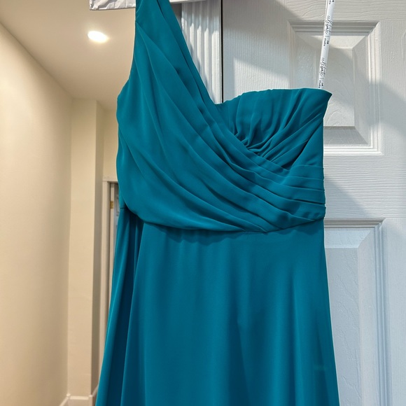 Beautiful green DB Studio gown - Picture 2 of 6